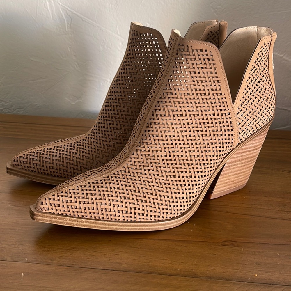 NWB Vince Camuto Booties